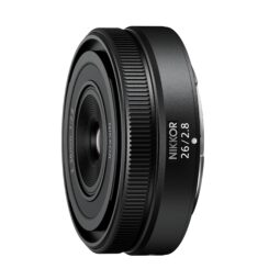 Optique Nikkor Z 26mm F2.8 - CF: 0.66 ft / 0.20m - Ø52 mm