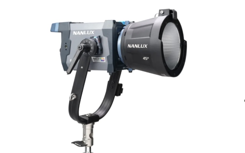 Projecteur LED Couleur NANLUX Evoke 150C